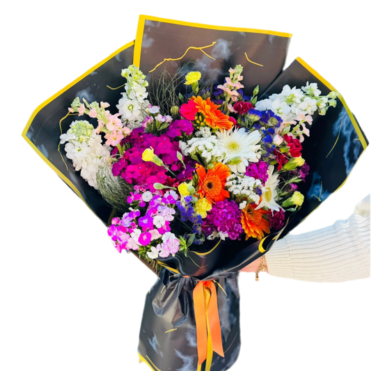 Siyah Mermer Desenli Bukette Beyaz Papatya & Gerbera & Hüsnüyusuf